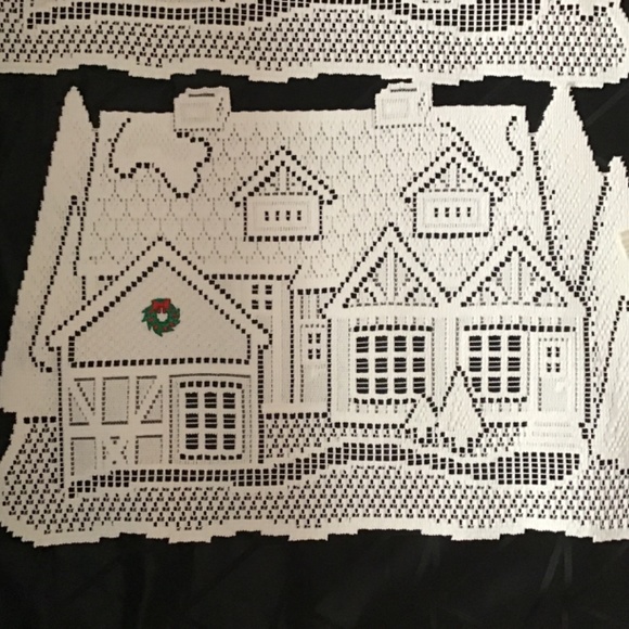 NWOT Lace Christmas Runner and 6 Placemats with embroidered details - Picture 3 of 9